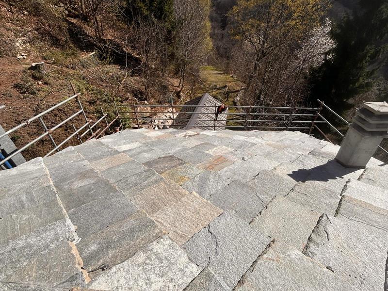 REALIZZAZIONE TETTO IN LOSE IN PIETRA DI LUSERNA